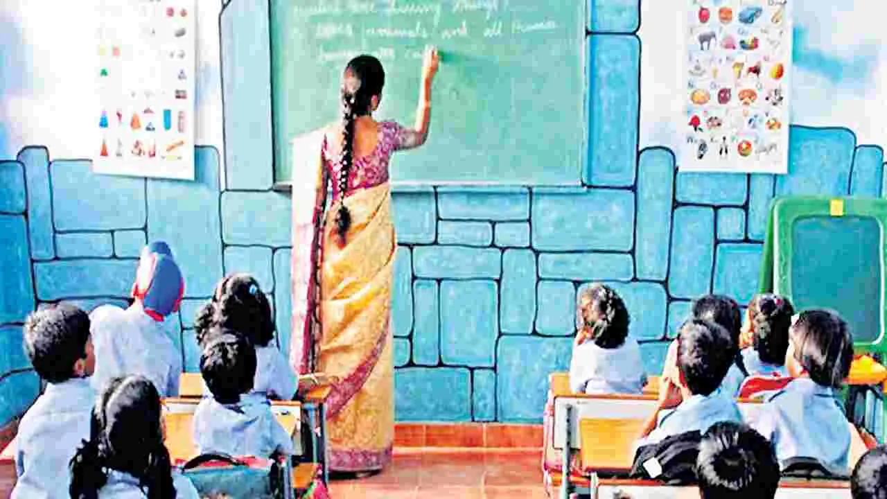 మోడల్‌ స్కూళ్లలో ప్రవేశాలకు నోటిఫికేషన్‌