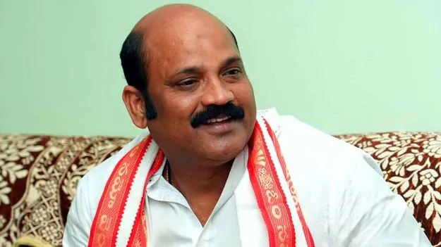 గత టీటీడీ పాలక మండలిని విచారించాలి: యార్లగడ్డ 