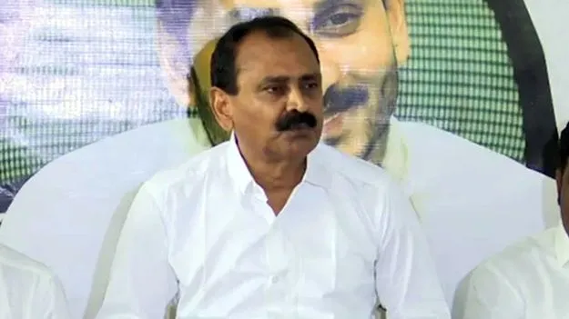 బీఆర్‌ నాయుడుతో రాజీనామా చేయించాలి 