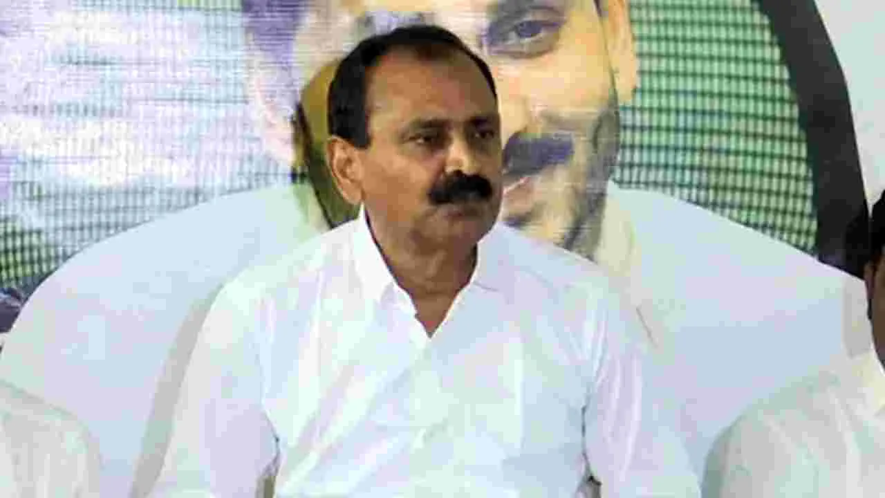 బీఆర్‌ నాయుడుతో రాజీనామా చేయించాలి