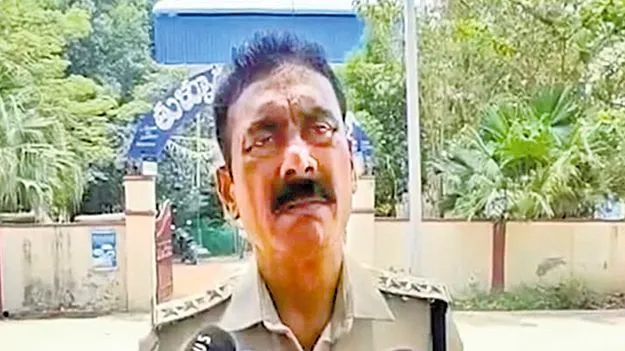 సీఎంపై డీఎస్పీ ఫిర్యాదు