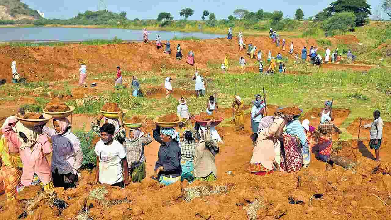 37 కరువు మండలాల్లో 50 రోజులు అదనపు ఉపాధి