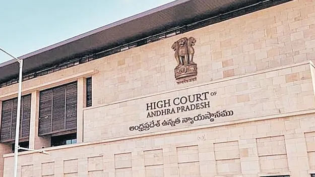 కర్లపాలెం ఎస్‌ఐ, కానిస్టేబుళ్లు కోర్టుకు రావాలి