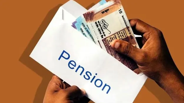 14 మంది ప్రాణాలు కాపాడిన ‘పింఛన్‌’