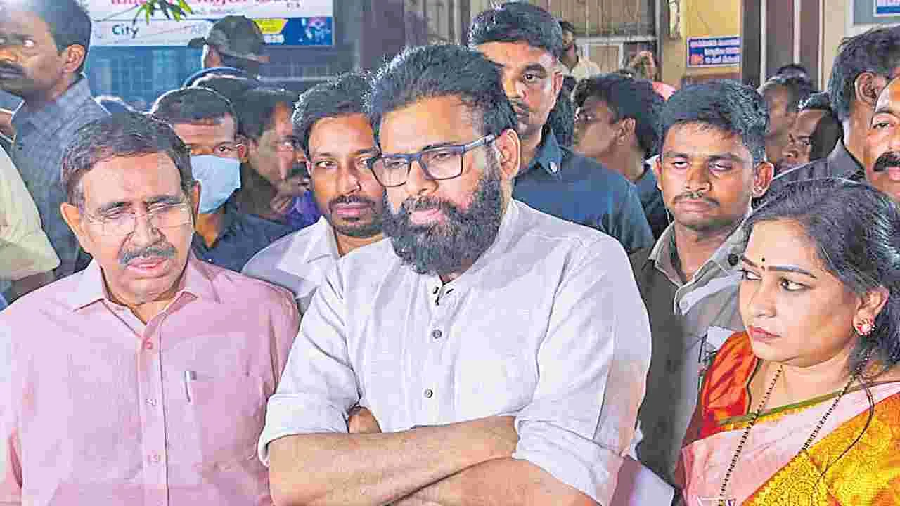 క్షతగాత్రులకు డిప్యూటీ సీఎం పవన్‌ పరామర్శ