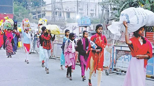 వలస కూలీల వరుస