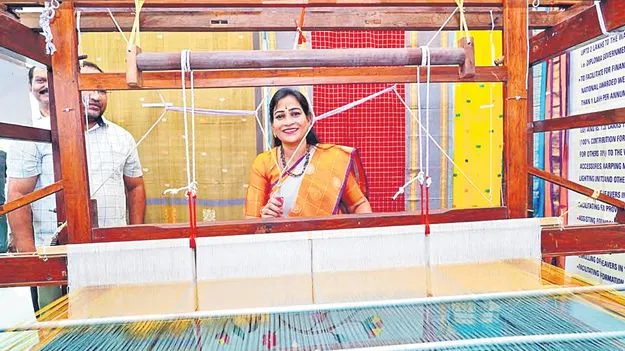 అసెంబ్లీలో చేనేత సందడి