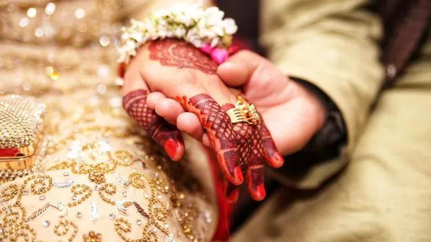 వరుడిని చూడగానే ట్రాన్స్‌జెండర్‌లకు డౌట్! ఆ తరువాత..