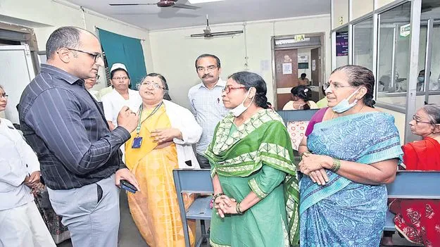 ఆస్పత్రుల్లో కలెక్టర్‌ తనిఖీలు