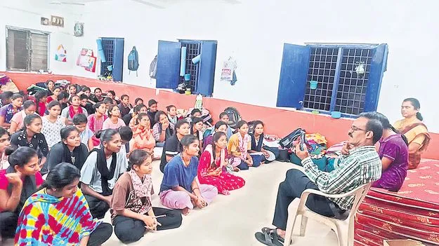 వసతి గృహాలను చక్కదిద్దేలా...