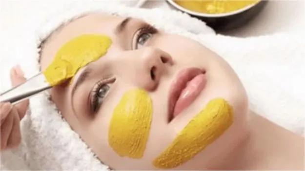 మీ ముఖం బంగారంలా మెరిసిపోవాలా? శనగపిండిని ఇలా వాడండి