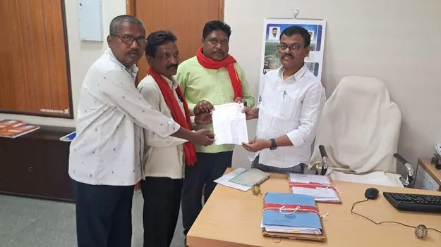 పంటల సాగుకు నీరు అందించాలి