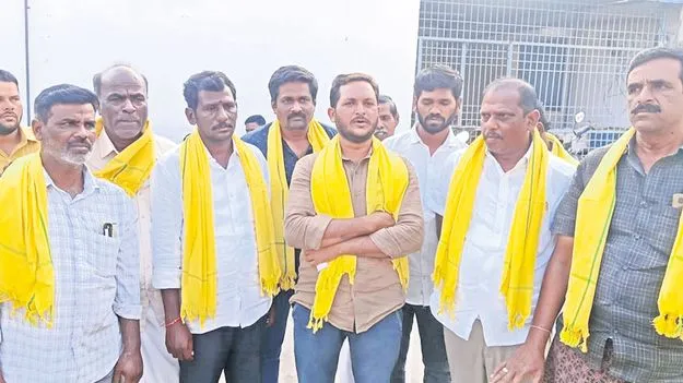 టీడీపీ నాయకులపై అక్రమ కేసులు 