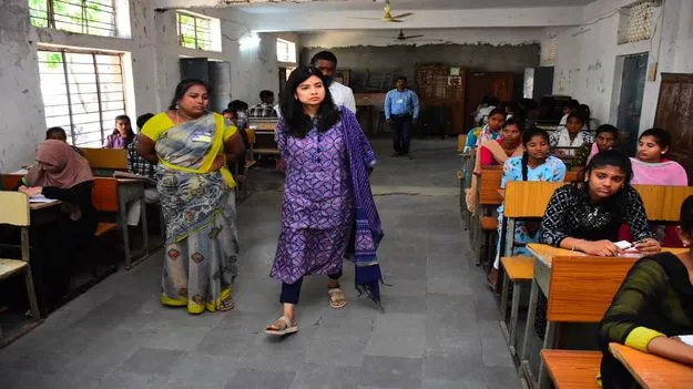 ఇందిరమ్మ ఇళ్లు త్వరగా పూర్తి చేయాలి