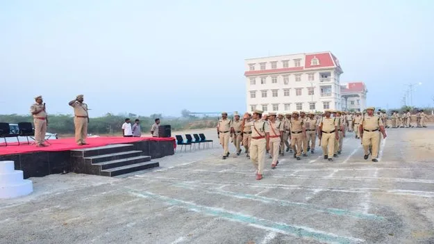 క్రమశిక్షణ, నిబద్ధతతో ప్రజలకు సేవలను అందించాలి