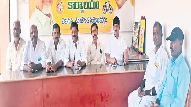 విశ్వా.. చిల్లర రాజకీయాలు మానుకో 
