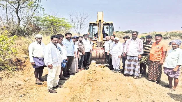 సీసీ రోడ్డు పనులు ప్రారంభం 