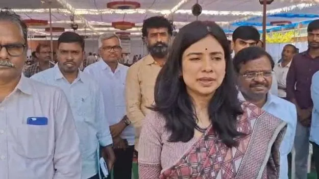 స్వేచ్ఛగా ఓటు హక్కు వినియోగించుకోవాలి