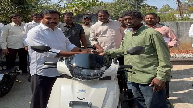 దివ్యాంగులను ప్రభుత్వం ఆదుకుంటుంది