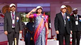 అమరావతిలో పోలీసుల క్రికెట్ పోటీలు.. పాల్గొన్న హోం మంత్రి అనిత