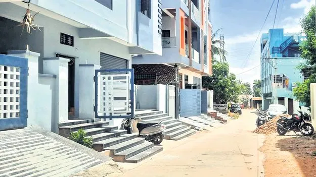 అక్రమ కట్టడాలకు అడ్డేదీ..?