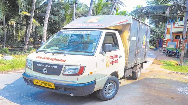 ఆపన్నులకు క్యారేజీ భోజనాలు