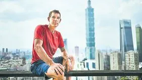 సాహసం అతడి ఇంటిపేరు!