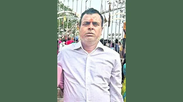 తల్లికి పిండప్రదానం చేస్తూ..