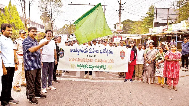 Women  సమాజ నిర్మాణంలో మహిళలు భాగస్వాములు కావాలి