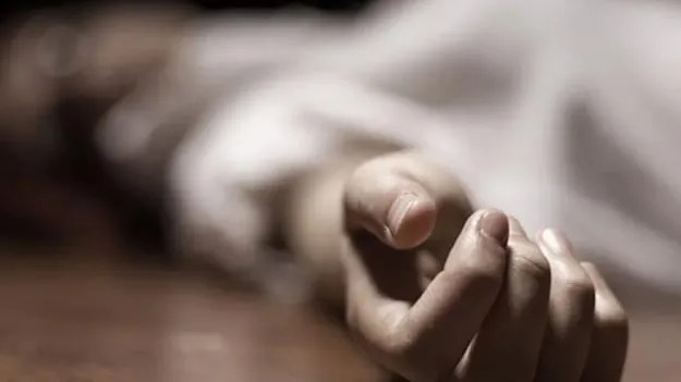 భర్తను సుత్తితో కొట్టి చంపిన మతిస్థిమితం లేని భార్య