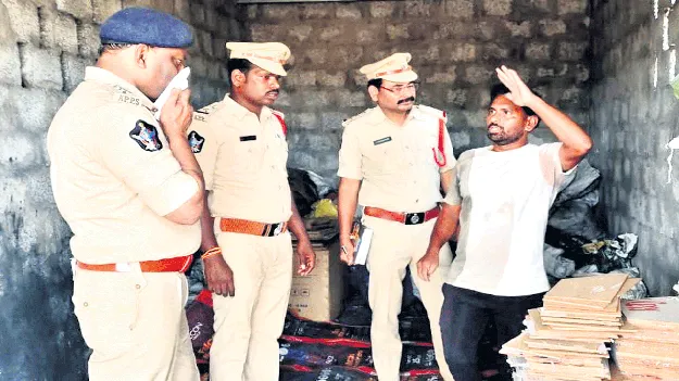 బాణసంచా తయారీపై పోలీసుల దృష్టి