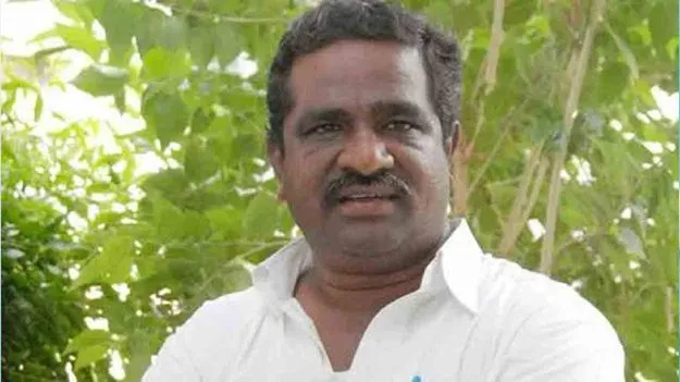 గాదె ఇన్నయ్య తండ్రి మృతి 