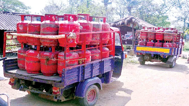 'Fire' gas! ‘మంట’ గ్యాస్‌!