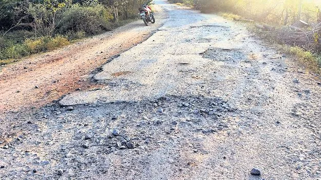 అధ్వానంగా రహదారులు  
