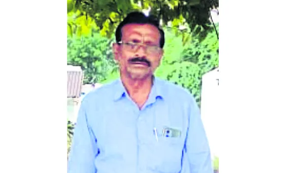 రోడ్డు ప్రమాదంలో గ్రామ కార్యదర్శి మృతి