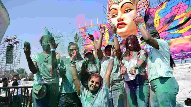 హైదరాబాద్‌లో అంబరాన్నంటిన హోలీ సంబరాలు