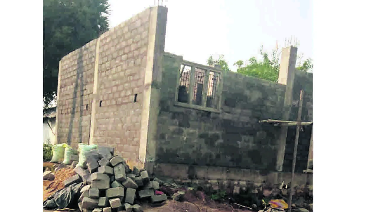 ప్రభుత్వ సాయంలో పావు వంతు ఇసుకకే