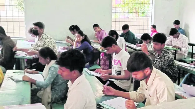 మొదటి రోజే 431 మంది గైర్హాజరు