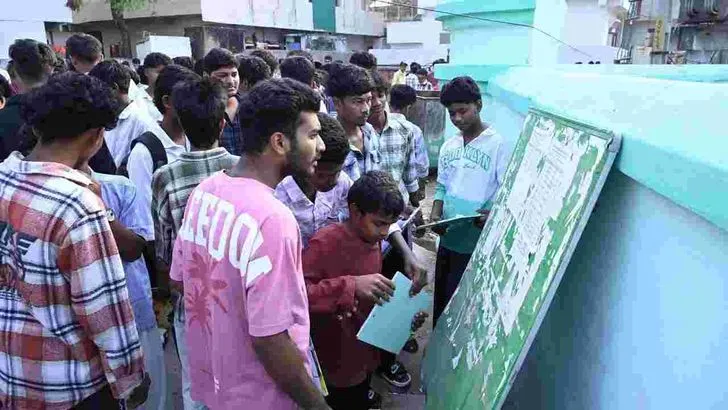 తెలంగాణ వ్యాప్తంగా నేటి నుండి ఇంటర్మీడియట్ పరీక్షలు ప్రారంభం.. పండుగ వాతావరణం