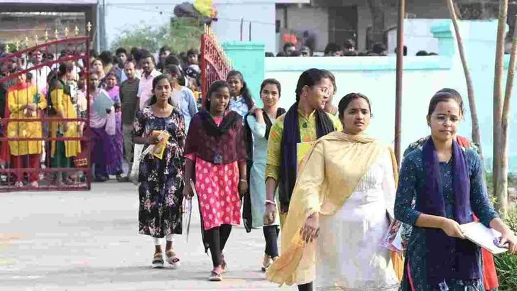 తెలంగాణ వ్యాప్తంగా నేటి నుండి ఇంటర్మీడియట్ పరీక్షలు ప్రారంభం.. పండుగ వాతావరణం