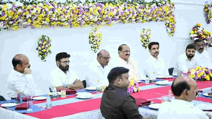 కృష్ణా తీరం.. ఆత్మీయ సంబరం 