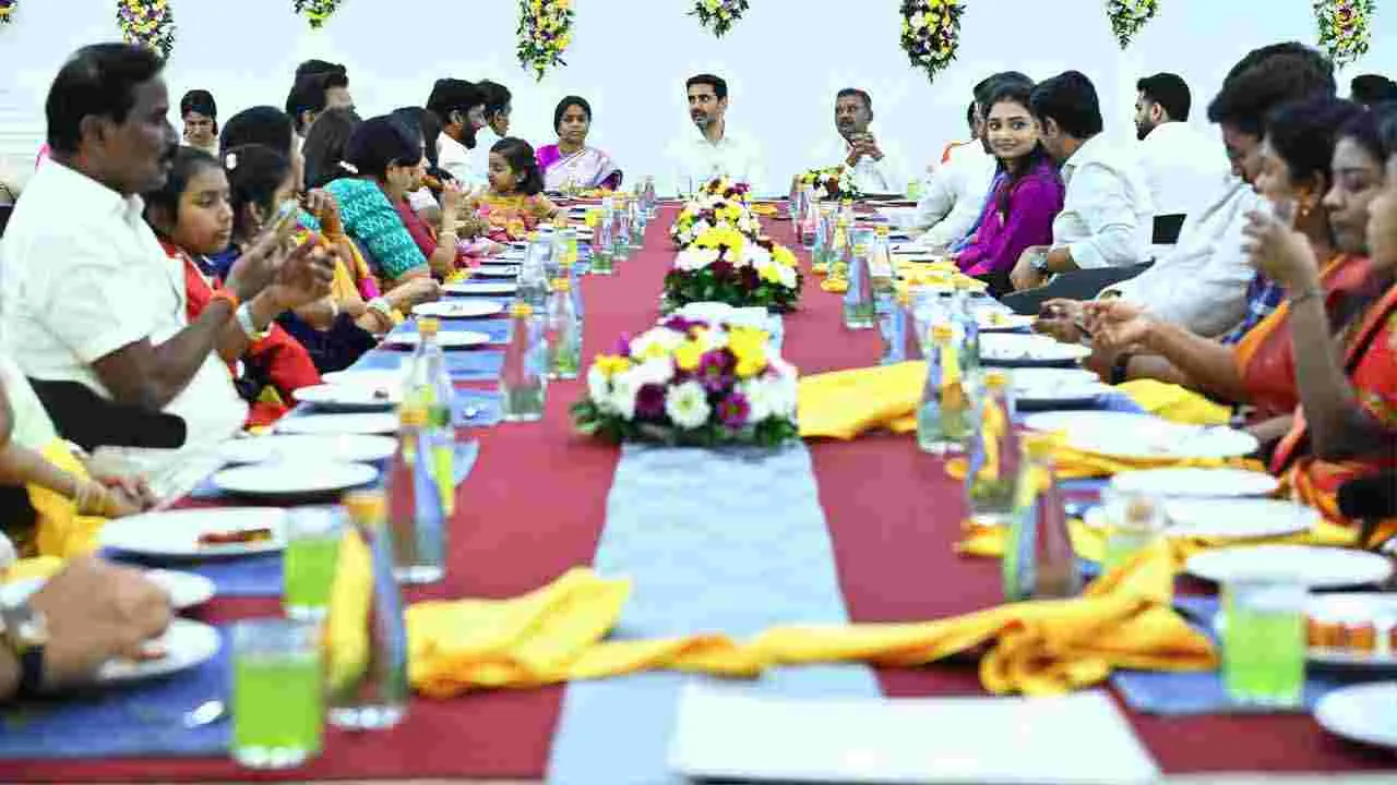 నారా లోకేష్ ఆత్మీయ కలయిక.. గుంటూరు-విజయవాడ నేతల కుటుంబాలతో విందు.. 
