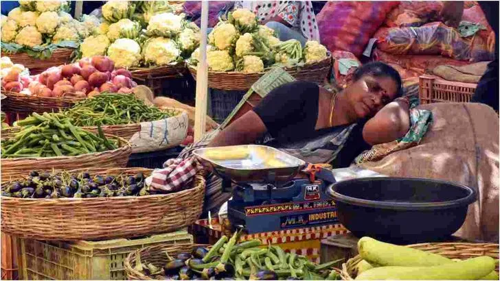 మానవత్వం చాటిన ట్రాఫిక్‌ పోలీస్‌