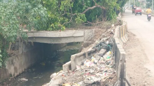 ఆగని అక్రమ నిర్మాణాలు