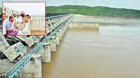 భూములు కోల్పోయే రైతులను అన్ని రకాలుగా ఆదుకుంటాం: మంత్రులు