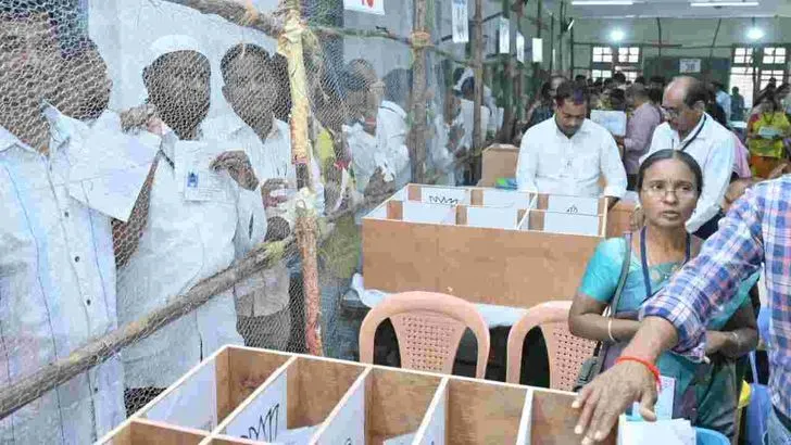 కరీంనగర్, నిజామాబాద్‌ జిల్లాల్లో మున్సిపల్ ఎన్నికల ఓట్ల లెక్కింపు మొదలు
