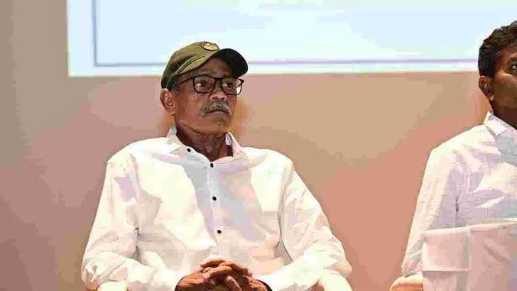  తెలంగాణ డీజీపీ ఎదుట లొంగిపోయిన మావోయిస్టు అగ్ర నేతలు 