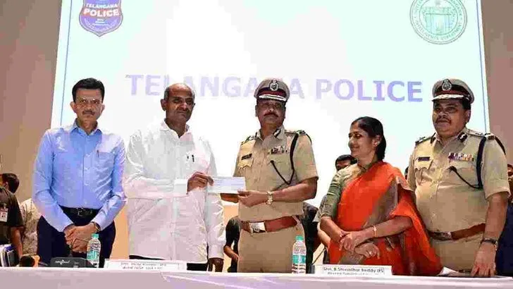  తెలంగాణ డీజీపీ ఎదుట లొంగిపోయిన మావోయిస్టు అగ్ర నేతలు 