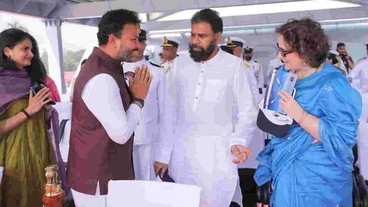 'ఇంటర్నేషనల్ ఫ్లీట్ రివ్యూ'లో ప్రత్యేక ఆకర్షణగా పవన్ దంపతులు