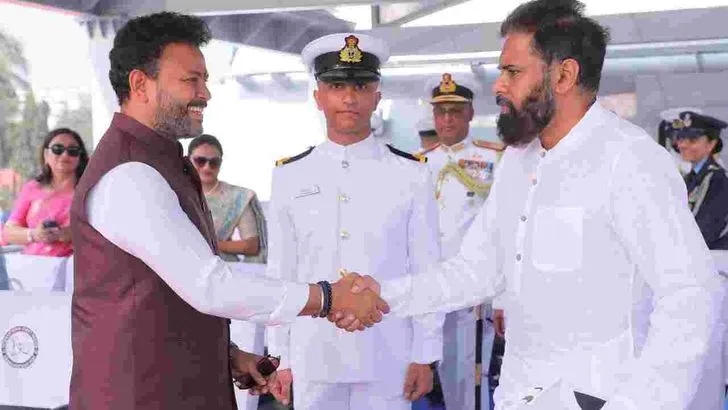 'ఇంటర్నేషనల్ ఫ్లీట్ రివ్యూ'లో ప్రత్యేక ఆకర్షణగా పవన్ దంపతులు